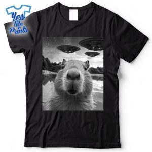 Graphic-Tee-Capybara-Selfie-With-UFOs-Weird-Shirt